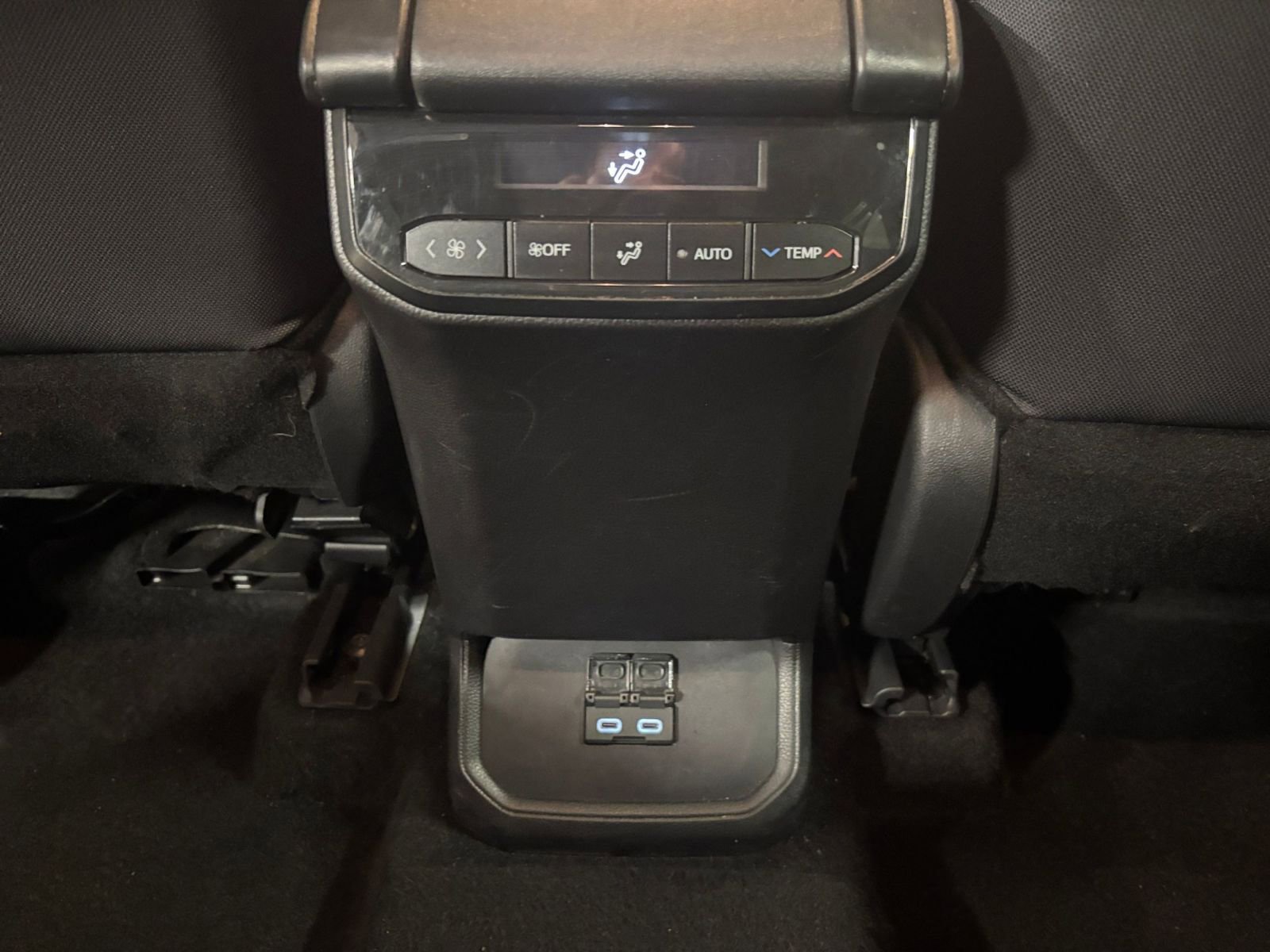 Used 2025 Toyota Highlander LE image 27