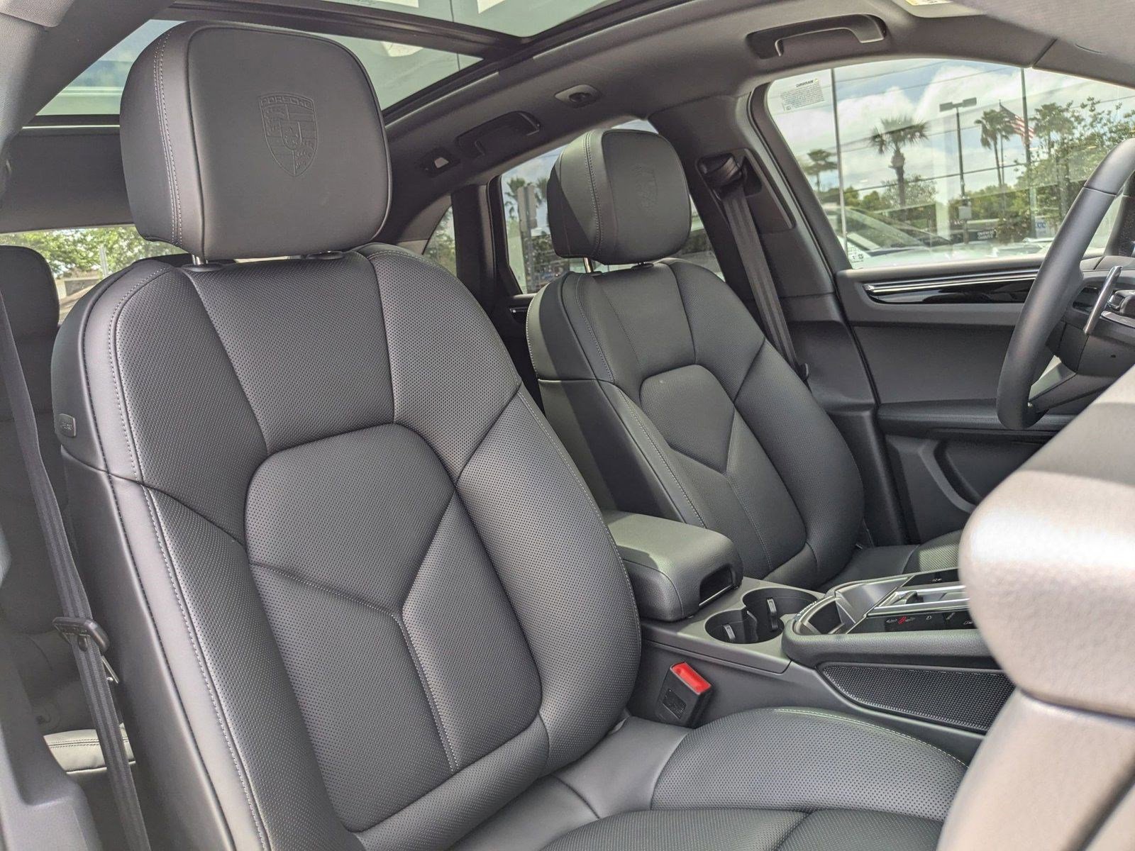 Certified 2025 Porsche Macan image 26