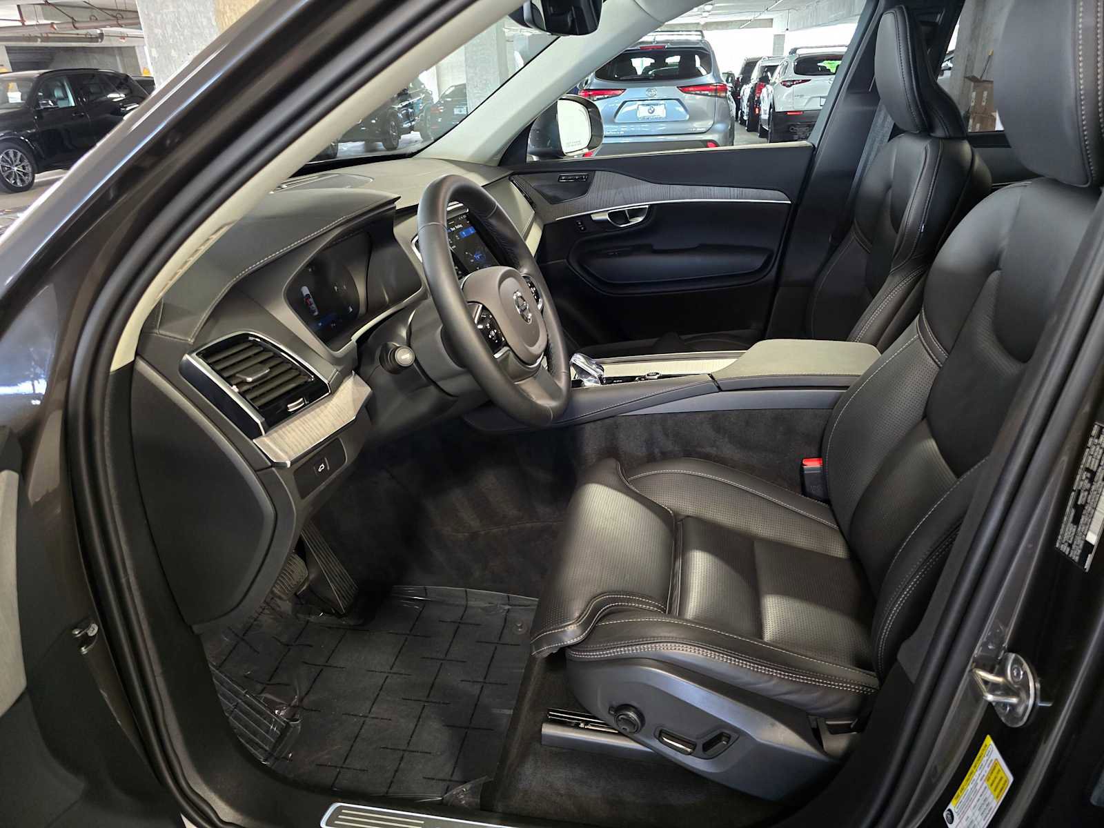 Used 2025 Volvo XC90 B6 Ultra w/ Protection Package Premier image 24