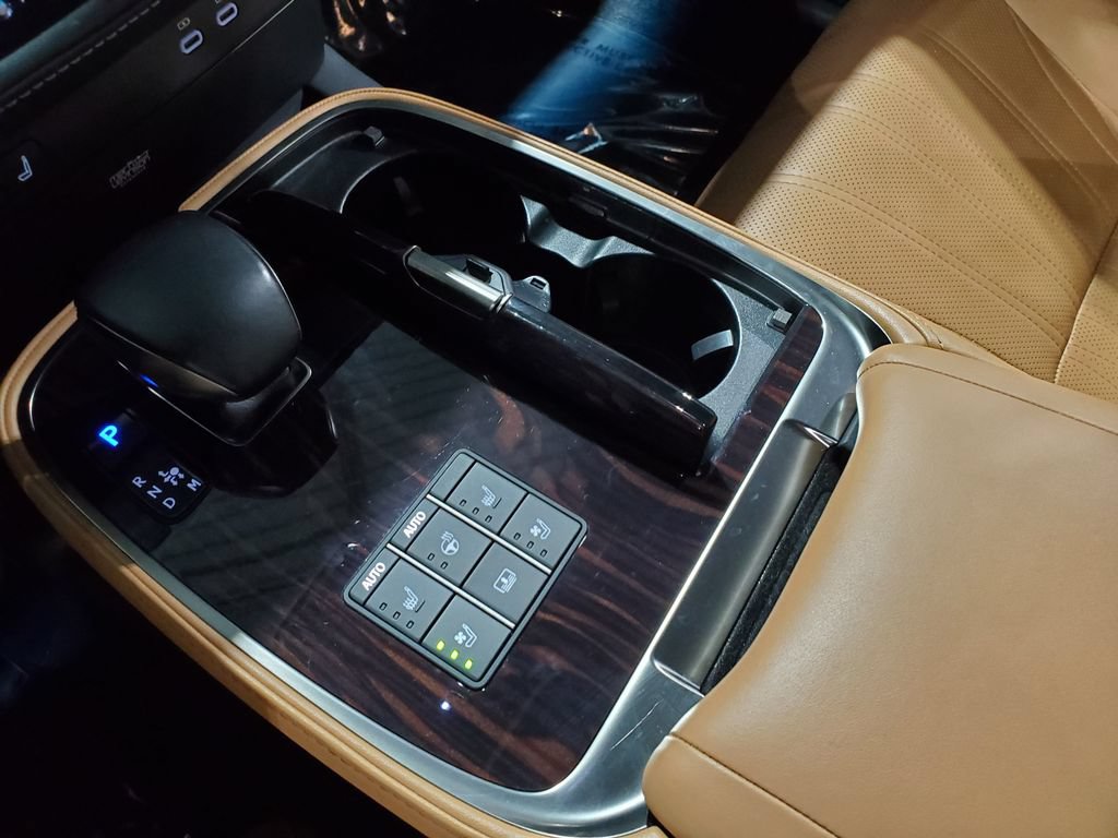 Used 2023 Lexus LS 500 w/ Interior Upgrade Package RWD image 34