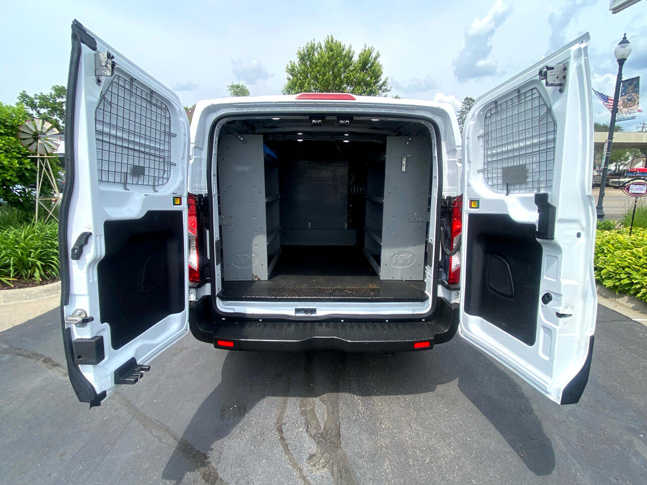 Used 2022 Ford Transit 250 Low Roof AWD image 12