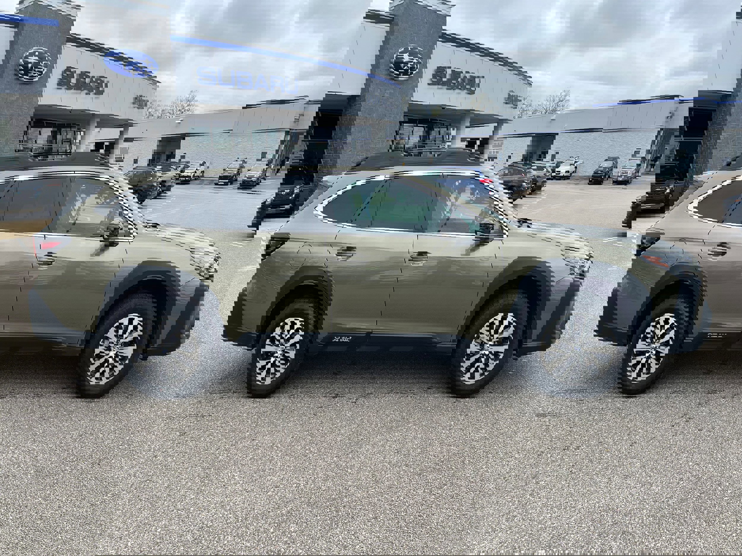 Certified 2025 Subaru Outback Premium w/ Popular Package #1A image 8