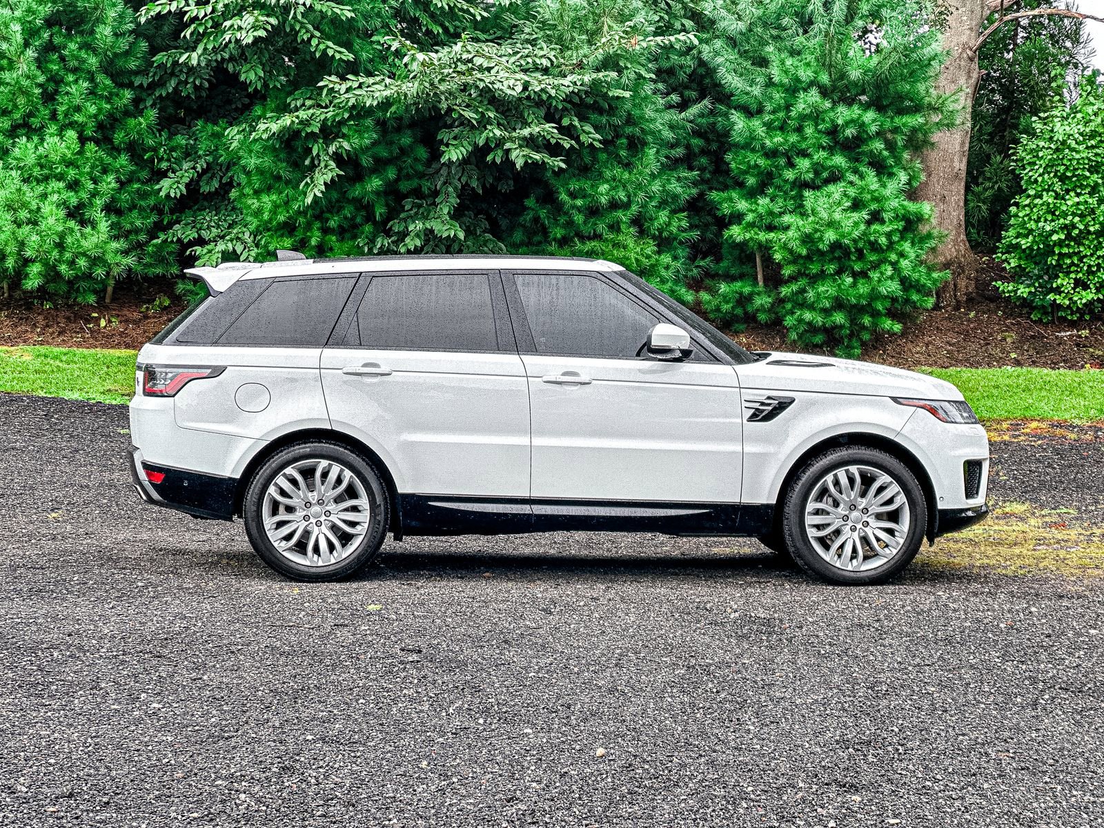 Used 2019 Land Rover Range Rover Sport HSE image 10