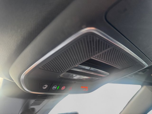 Used 2025 Chevrolet Traverse RS FWD image 22