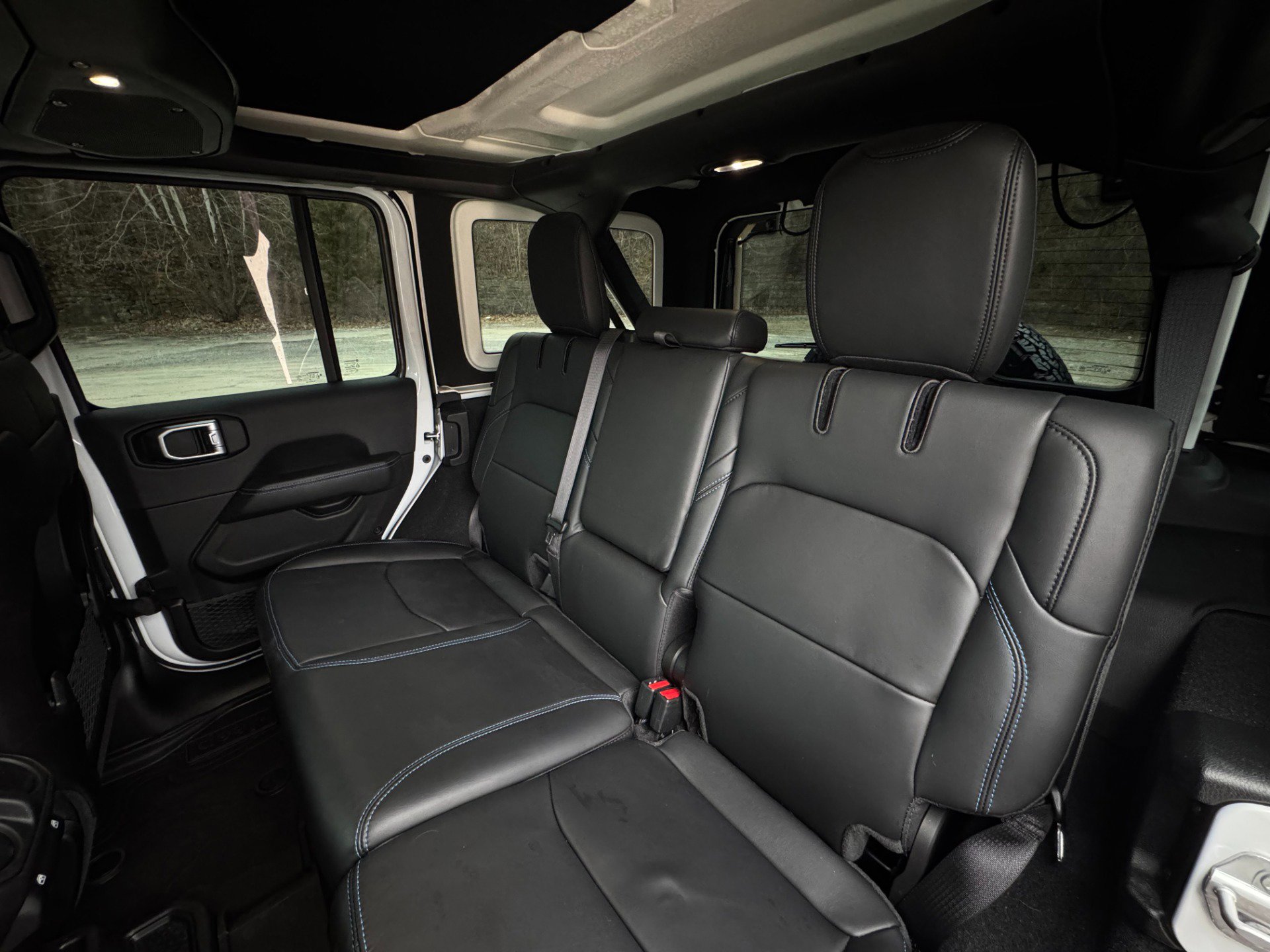 Used 2025 Jeep Wrangler Unlimited Rubicon 4xe image 37