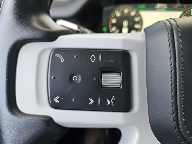 Used 2022 Land Rover Defender 90 X-Dynamic HSE AWD/4WD image 22