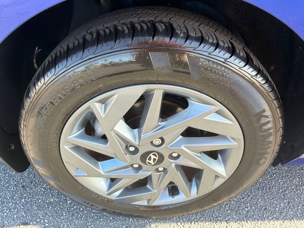 Used 2024 Hyundai Elantra SEL image 17