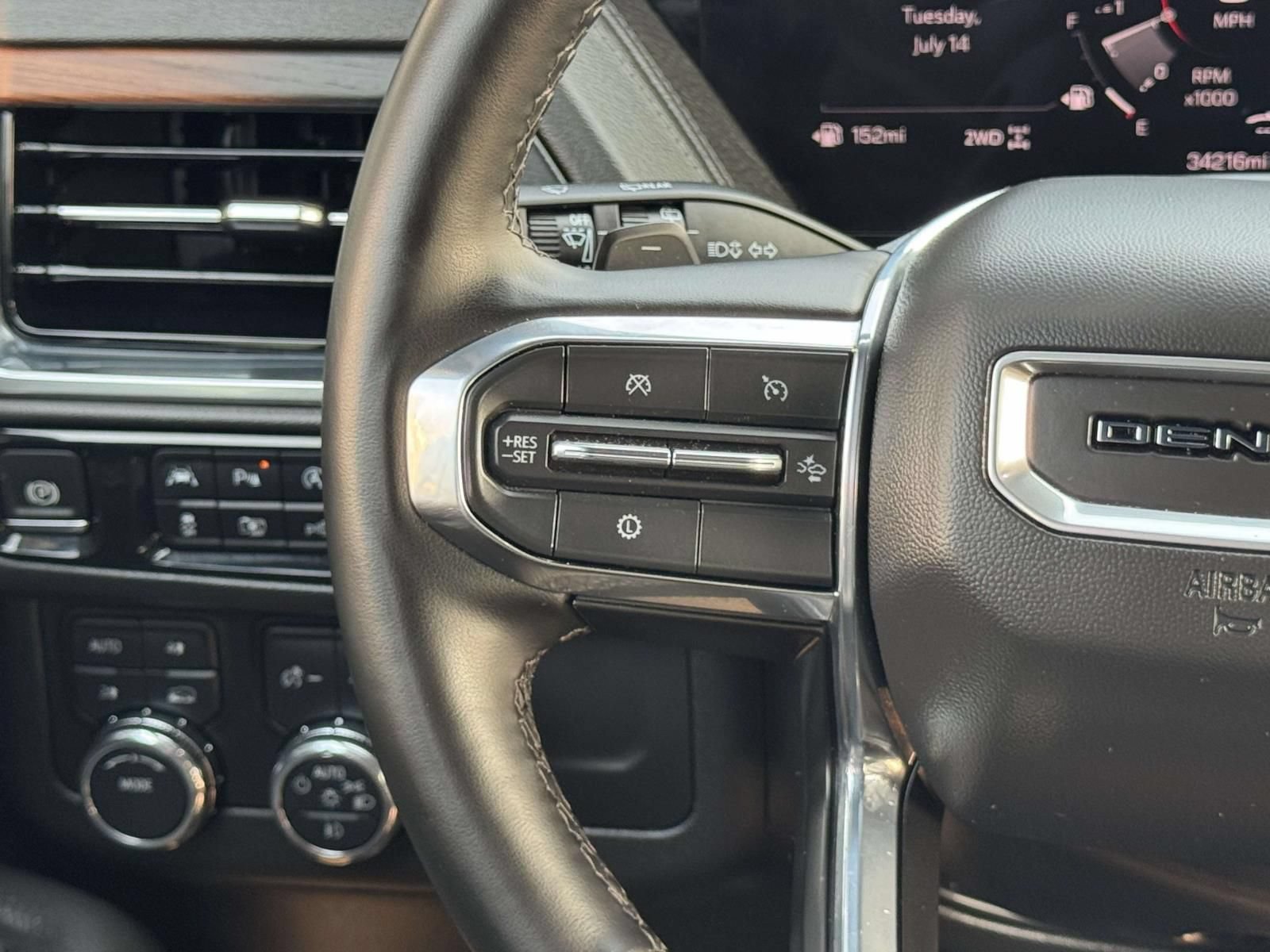 Used 2025 GMC Yukon Denali AWD/4WD image 18
