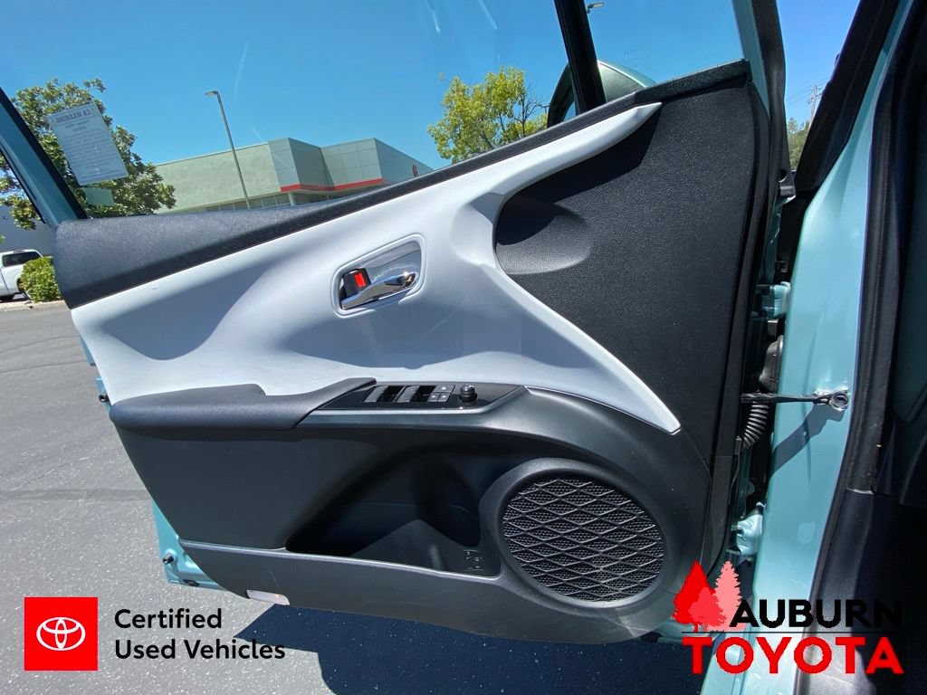 Certified 2022 Toyota Prius L Eco FWD image 32
