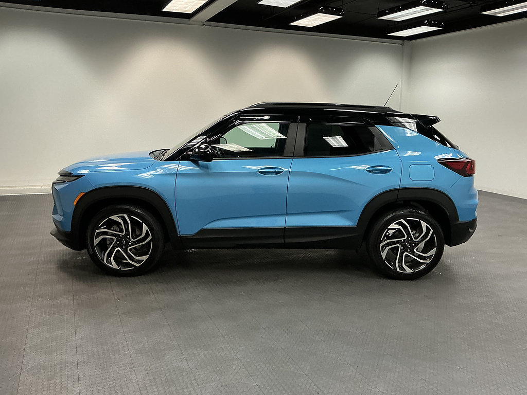 Used 2025 Chevrolet TrailBlazer RS w/ Convenience Package FWD image 2