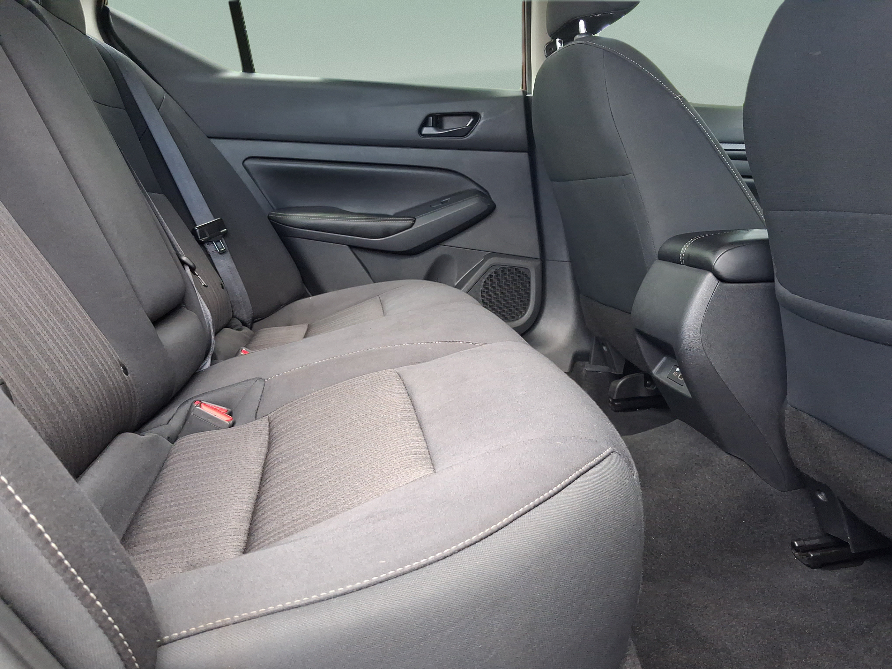 Used 2025 Nissan Altima 2.5 SV FWD image 30