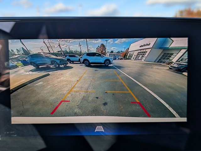 Used 2024 Chevrolet Trax RS w/ Sunroof Package image 23