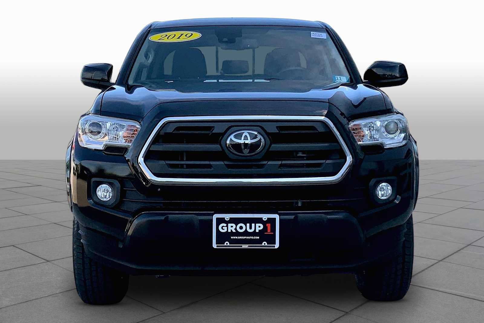 Used 2019 Toyota Tacoma SR5 AWD/4WD image 4