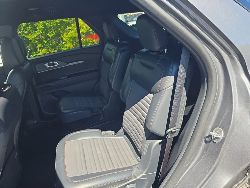 Used 2025 Ford Explorer ST-Line AWD/4WD image 29
