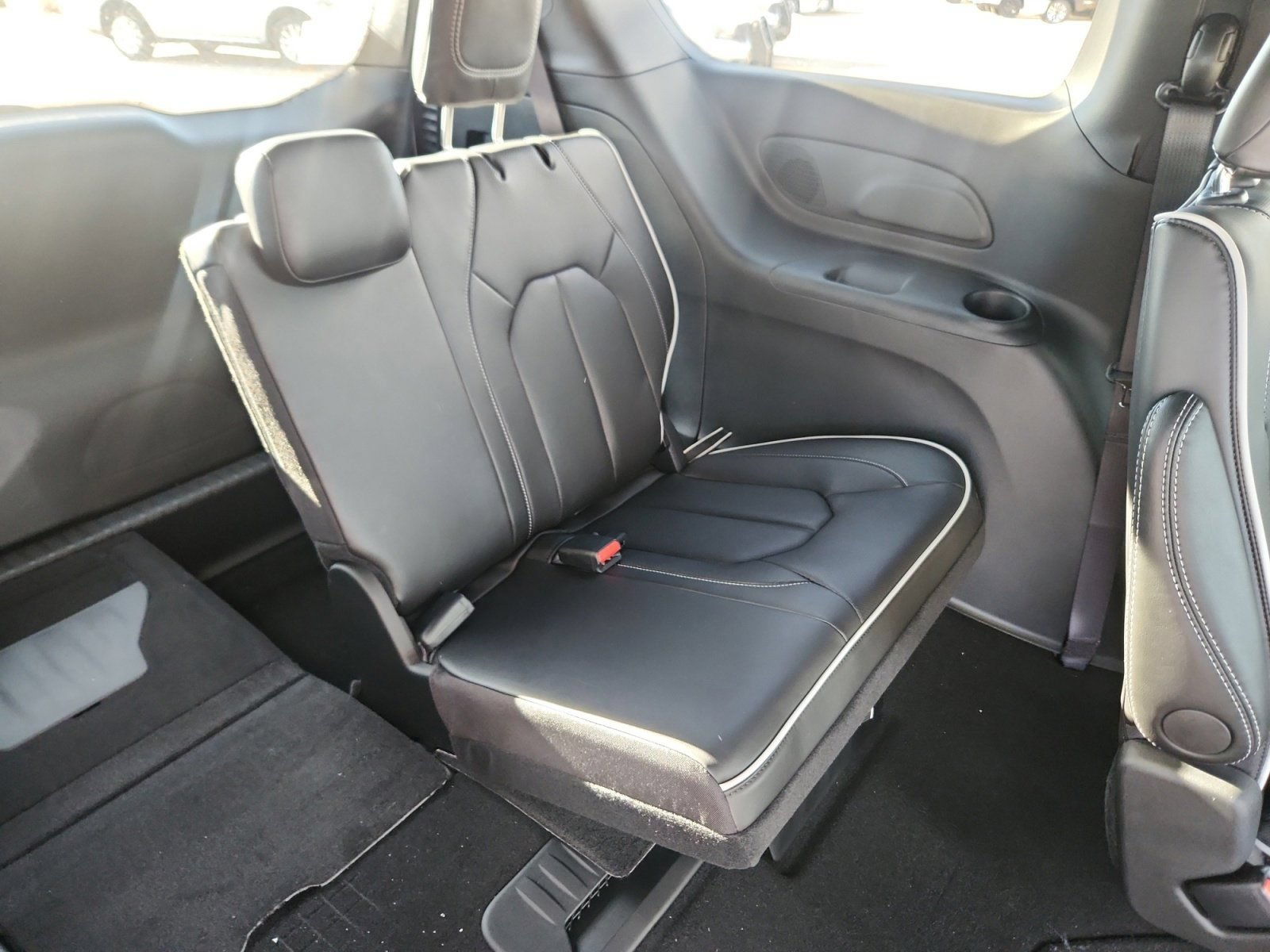 New 2026 Chrysler Pacifica Limited w/ S Appearance Package AWD/4WD image 35