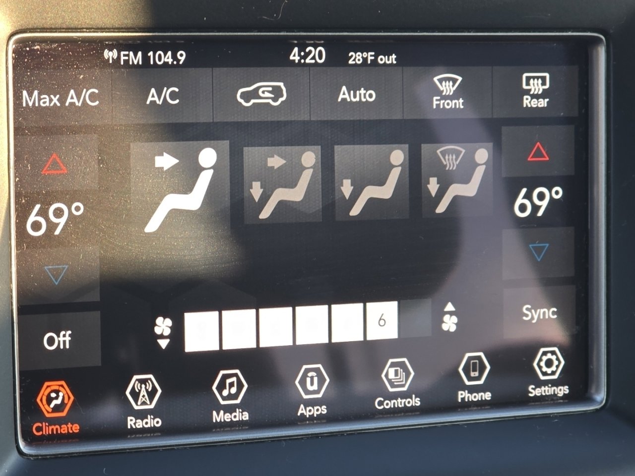 Used 2021 Jeep Grand Cherokee Laredo image 4