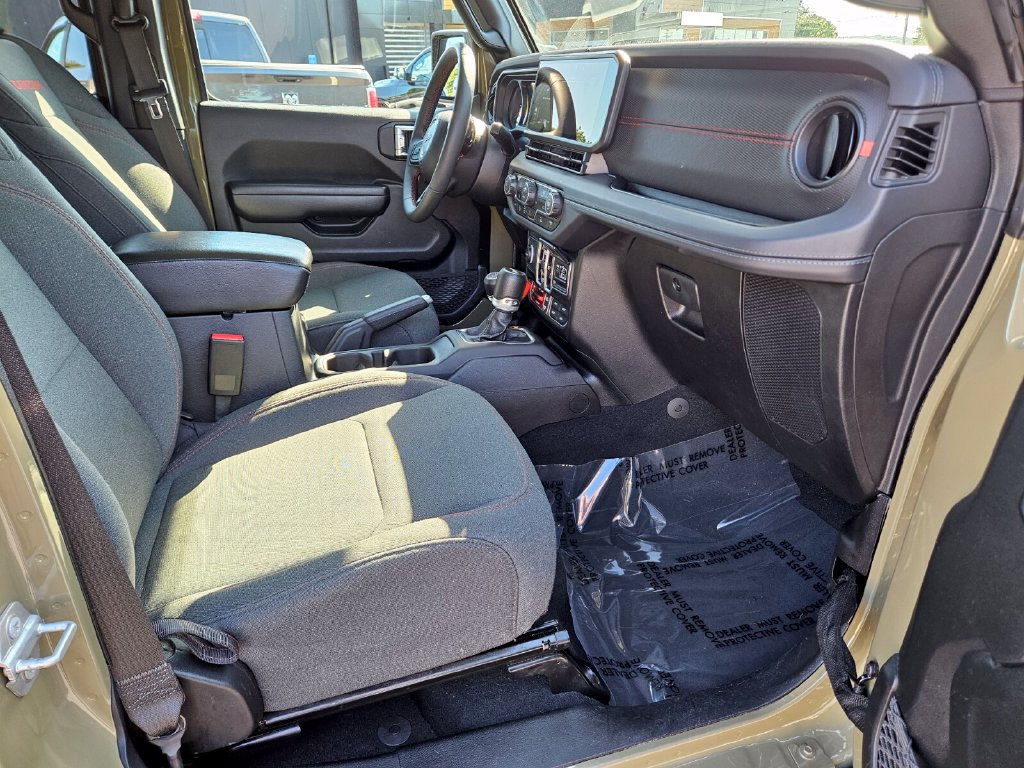 Used 2025 Jeep Wrangler Unlimited Rubicon AWD/4WD image 11
