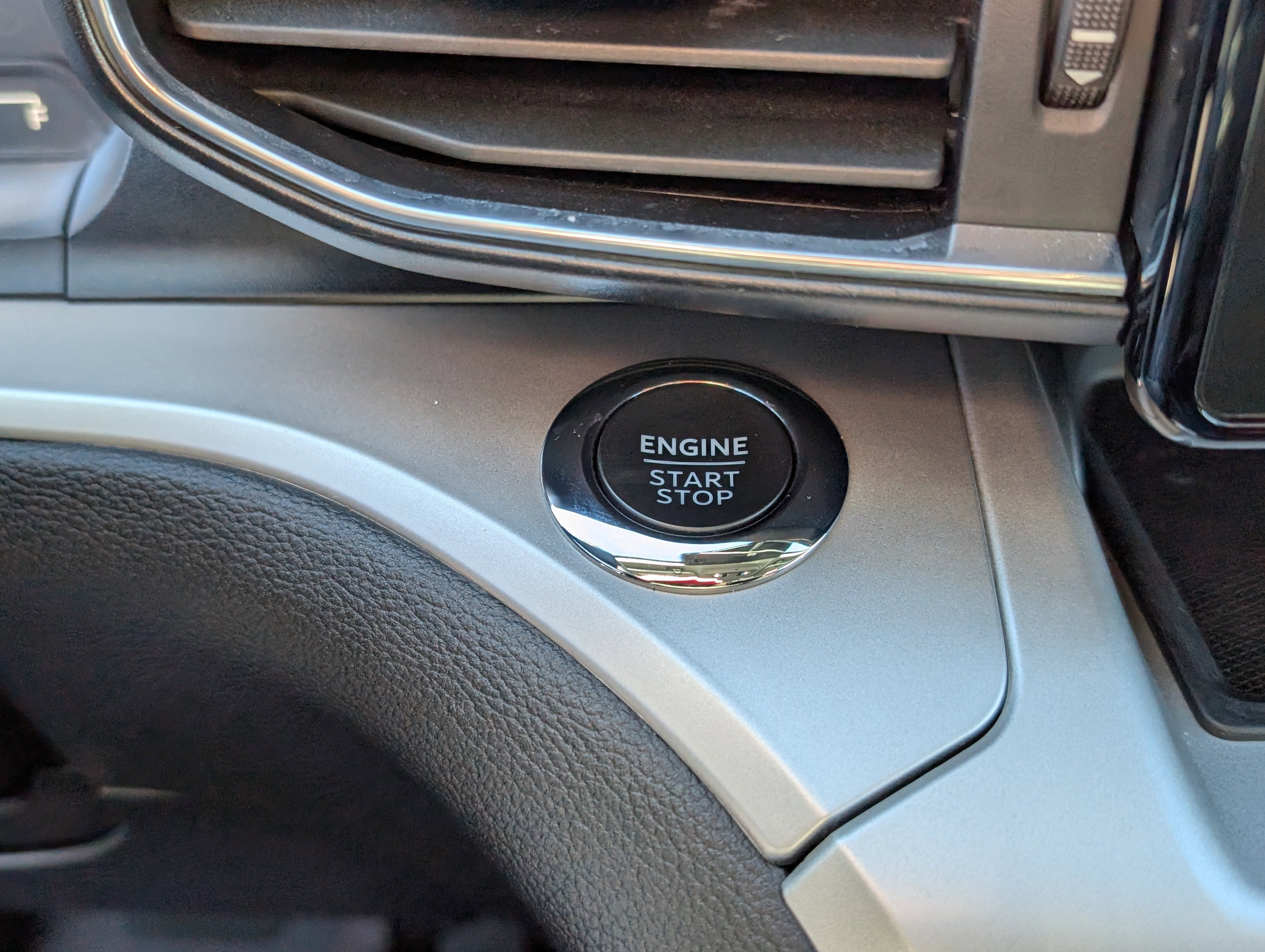 Certified 2022 Ford Explorer XLT w/ Equipment Group 202A image 25