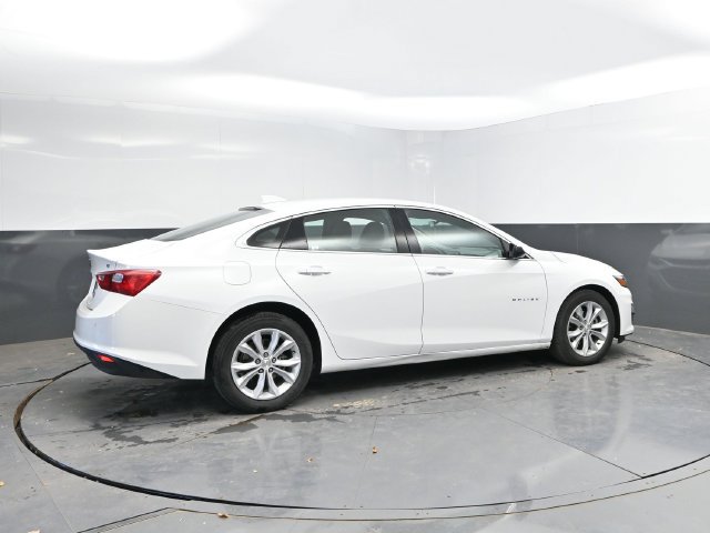 Used 2025 Chevrolet Malibu LT FWD image 2