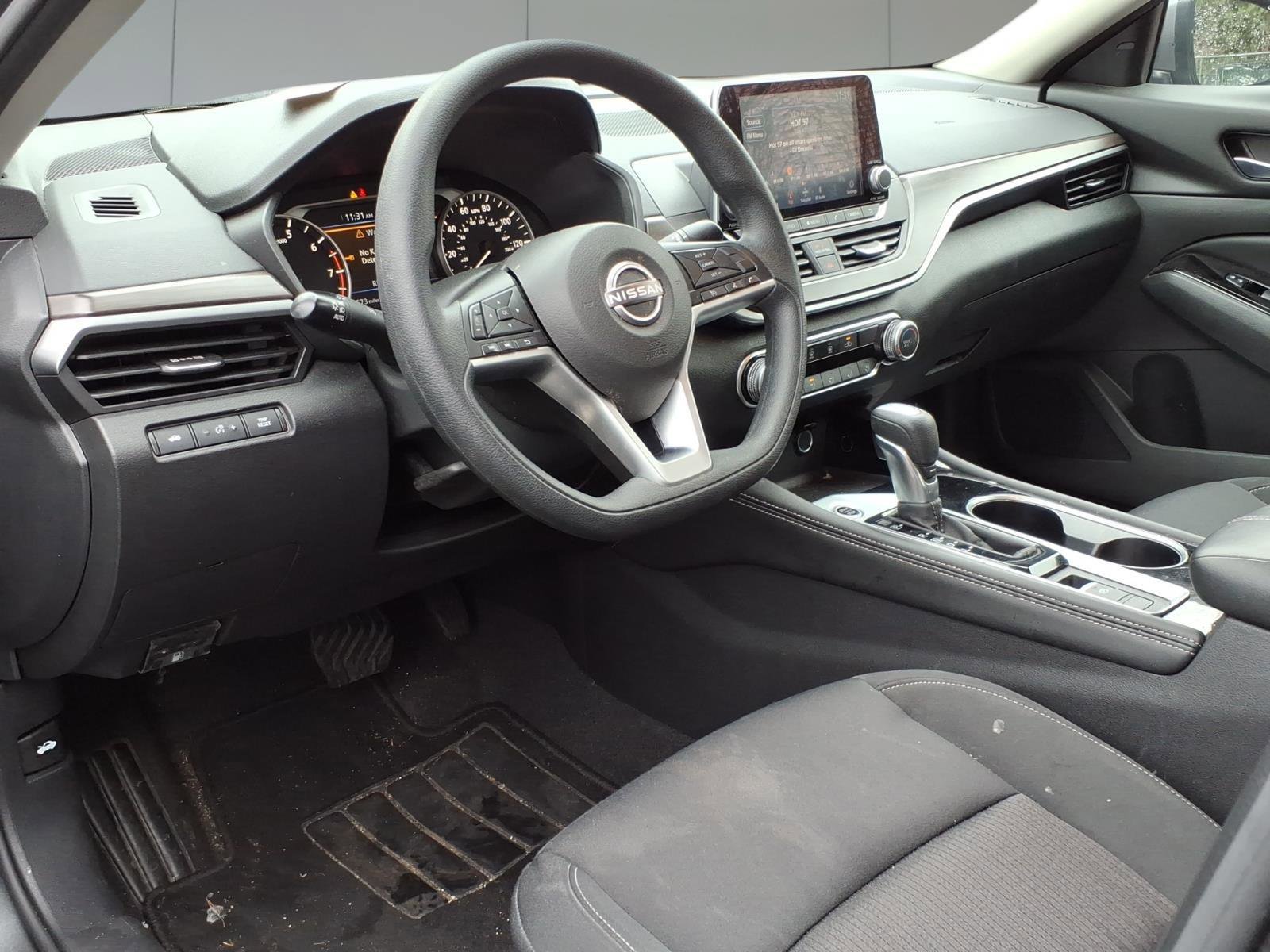 Used 2023 Nissan Altima 2.5 SV image 9