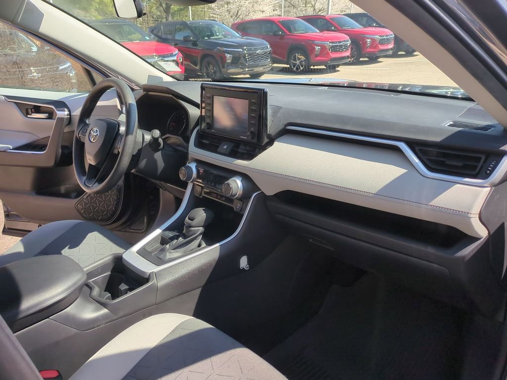 Used 2021 Toyota RAV4 XLE image 30