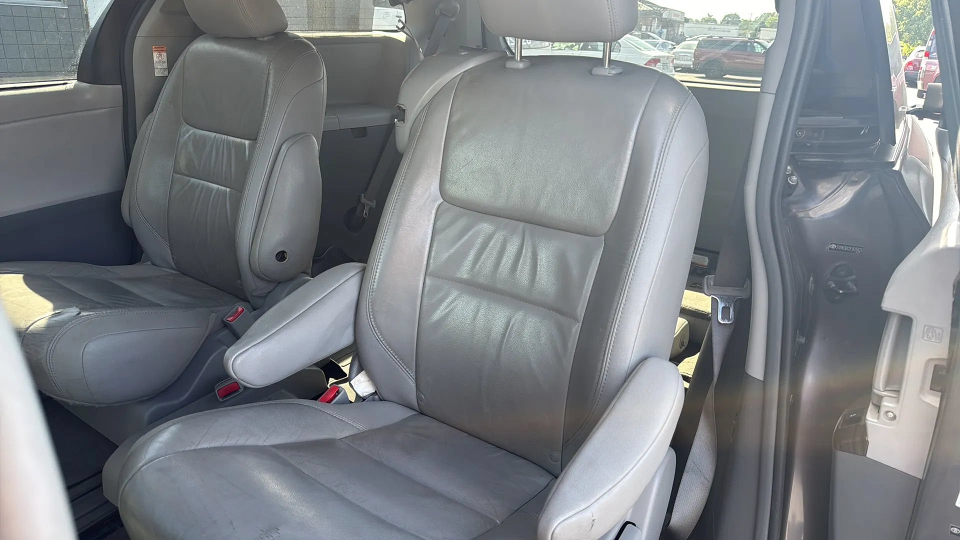 Used 2015 Toyota Sienna XLE w/ XLE Navigation Package FWD image 11