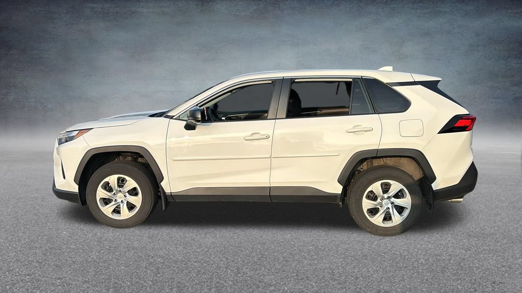 Used 2023 Toyota RAV4 LE AWD/4WD image 3