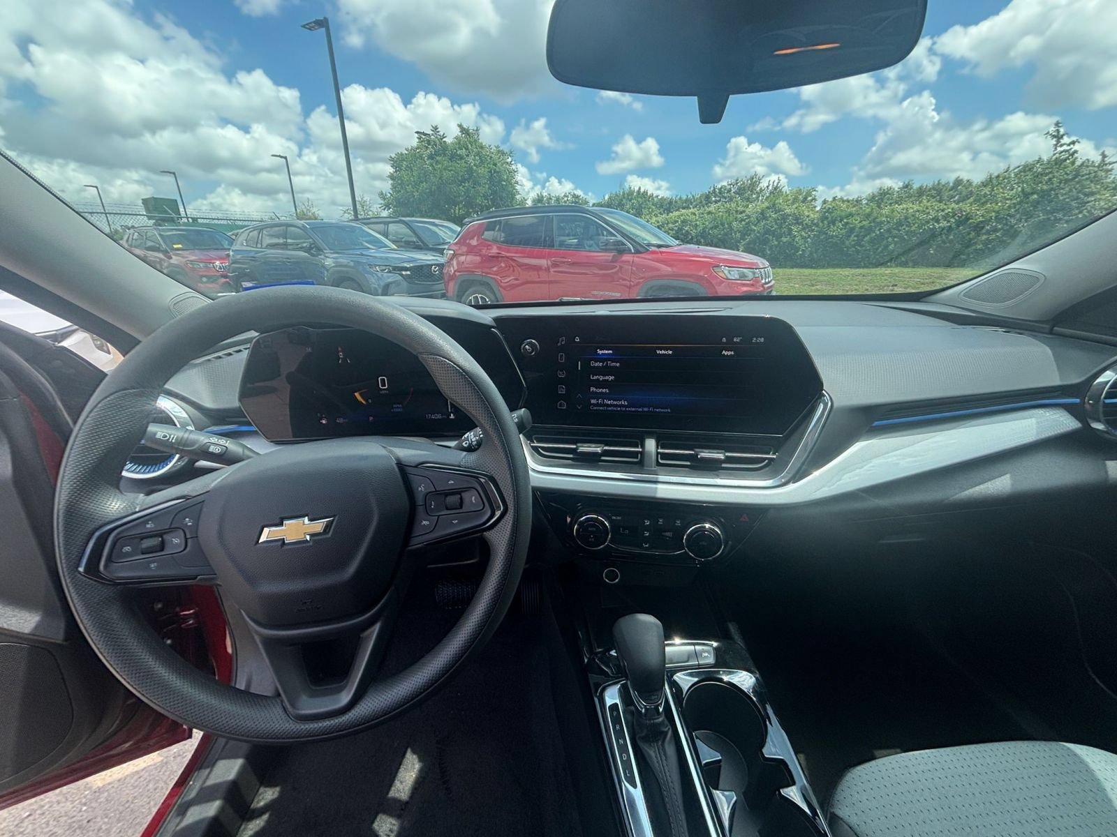Used 2025 Chevrolet Trax LT FWD image 32