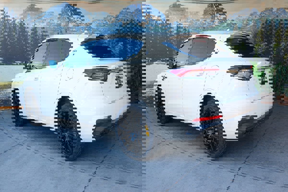 Used 2022 Maserati Levante Modena image 4