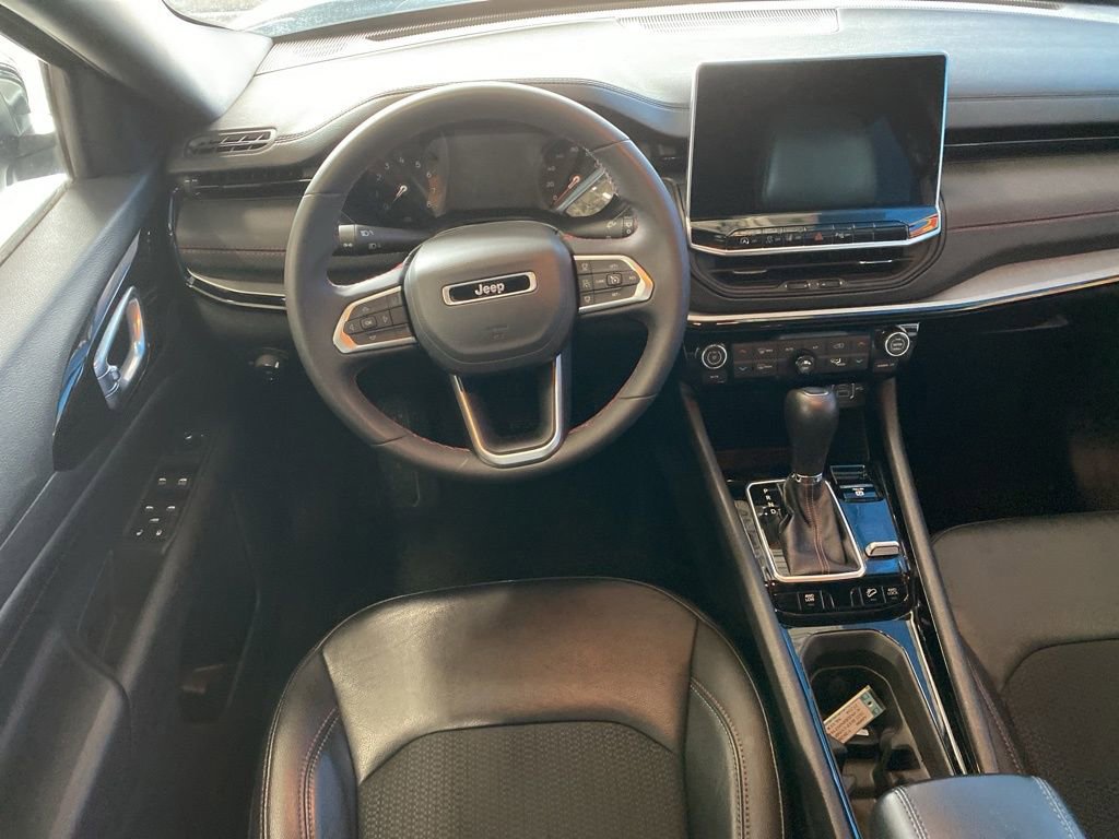 Used 2025 Jeep Compass Trailhawk AWD/4WD image 5
