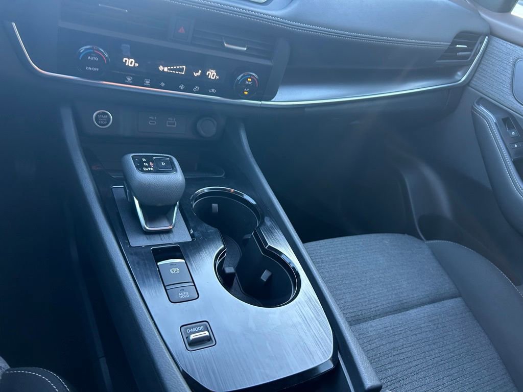 Used 2023 Nissan Rogue SV image 49