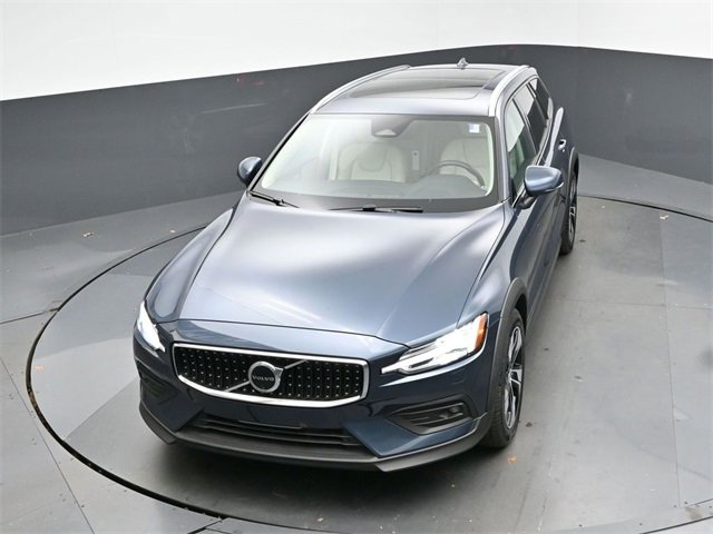 Used 2024 Volvo V60 B5 Cross Country Plus image 45