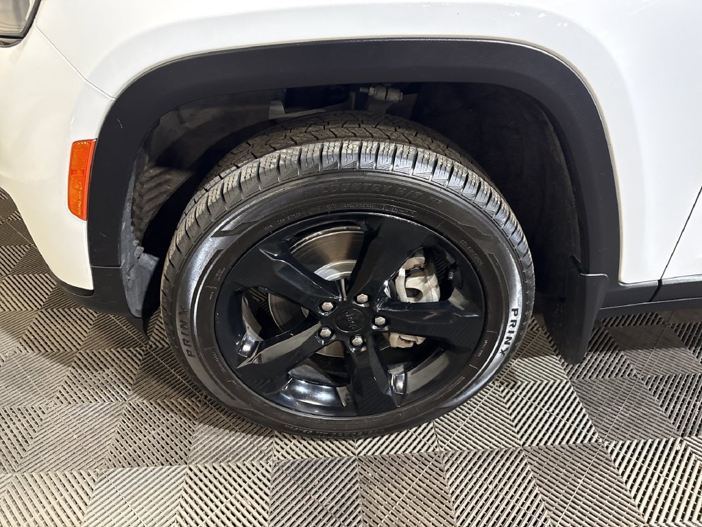 Used 2024 Jeep Grand Cherokee L Laredo AWD/4WD image 18