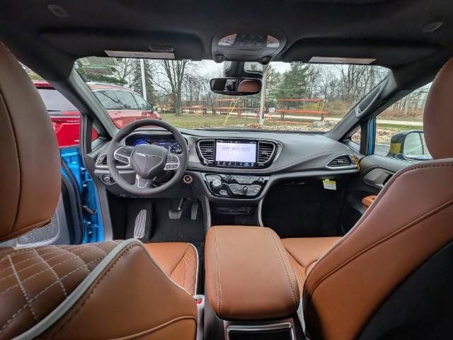 New 2026 Chrysler Pacifica Pinnacle image 12
