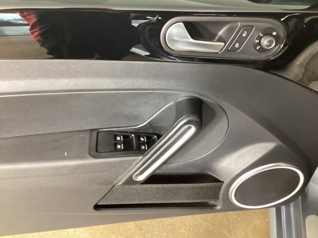 Used 2019 Volkswagen Beetle 2.0T SE FWD image 11