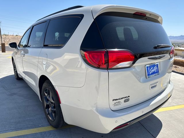 Used 2020 Chrysler Pacifica Touring-L FWD image 3