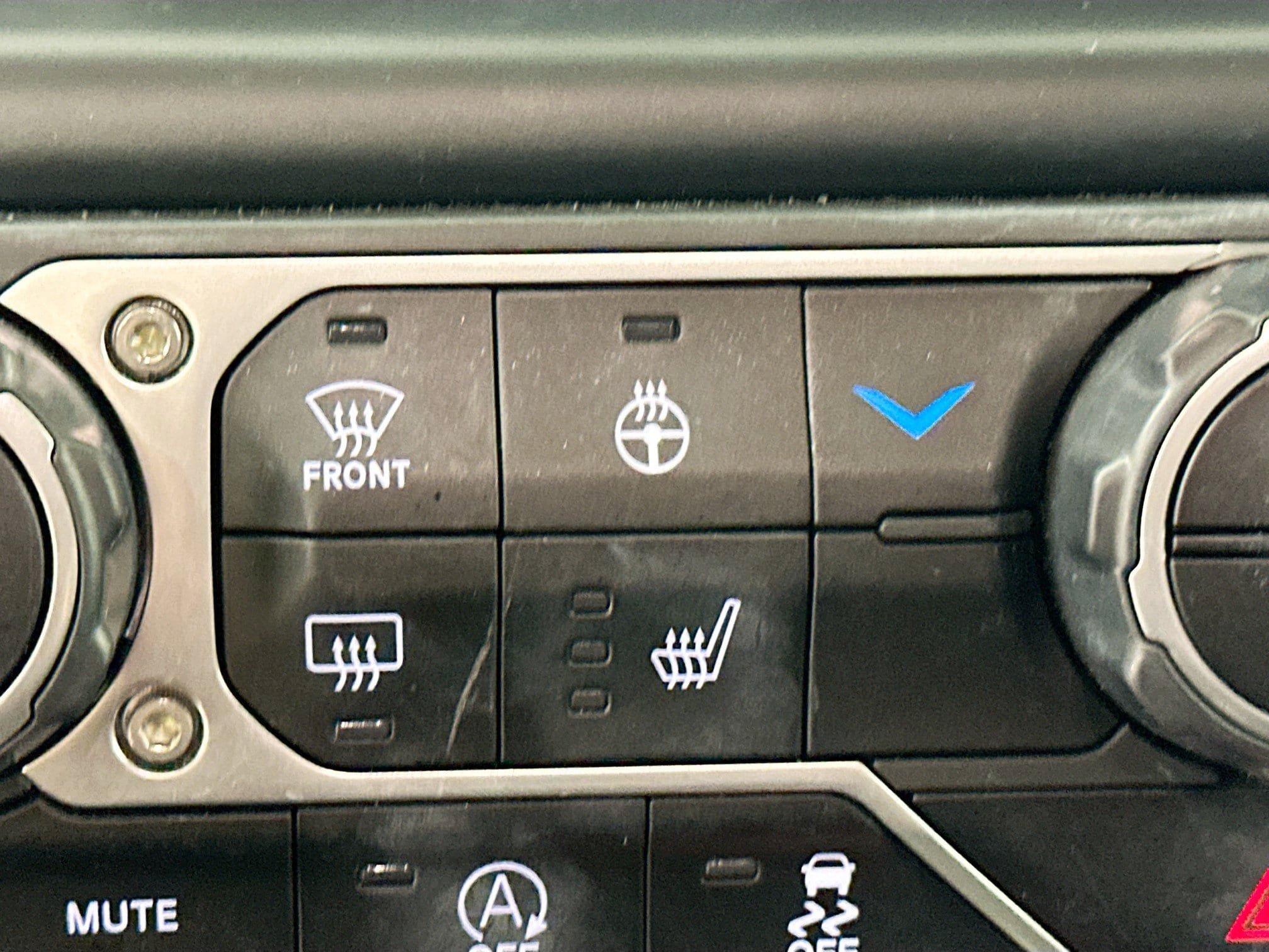 Used 2023 Jeep Gladiator Sport AWD/4WD image 24