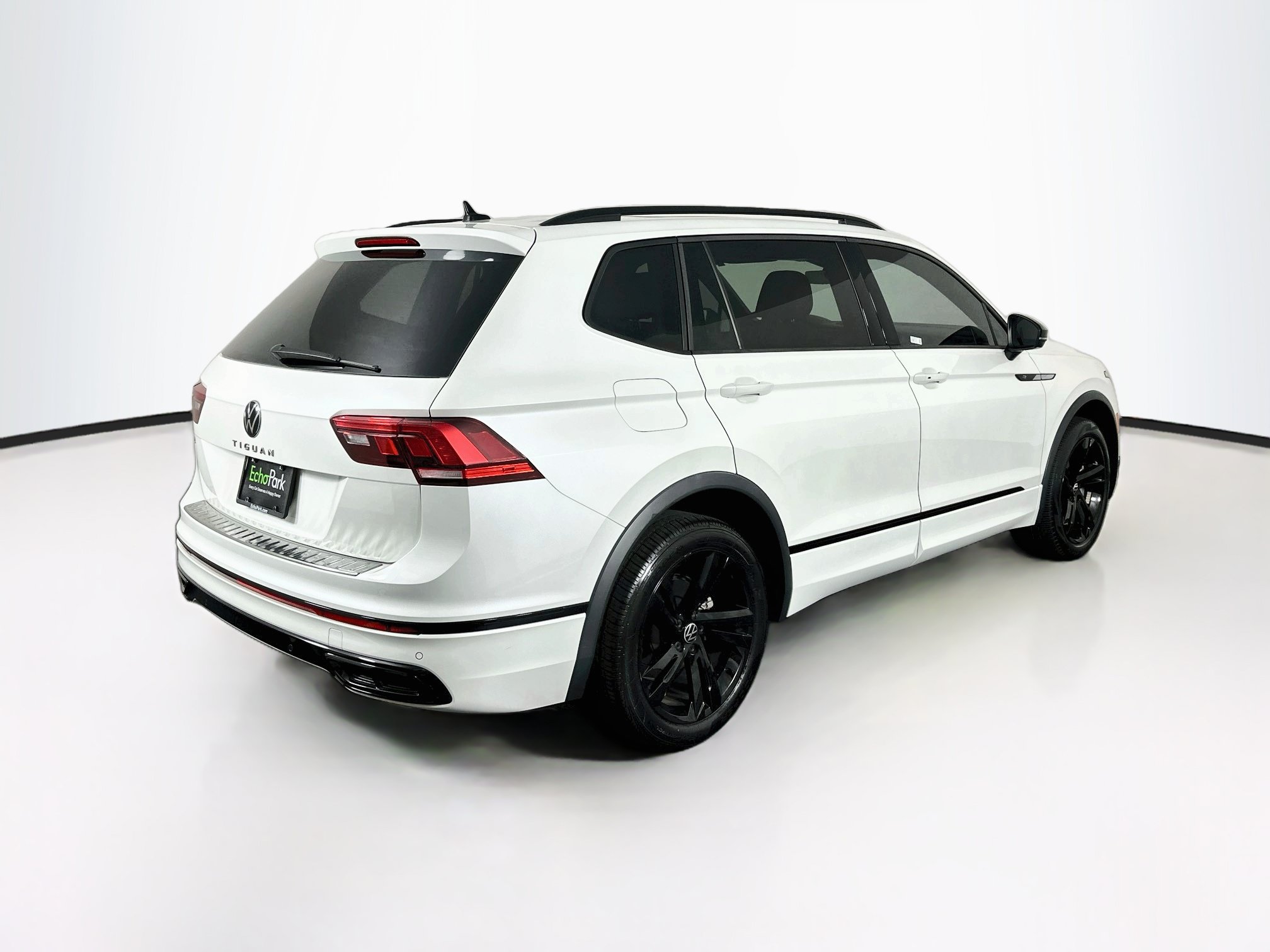 Used 2023 Volkswagen Tiguan SE R-Line FWD image 9