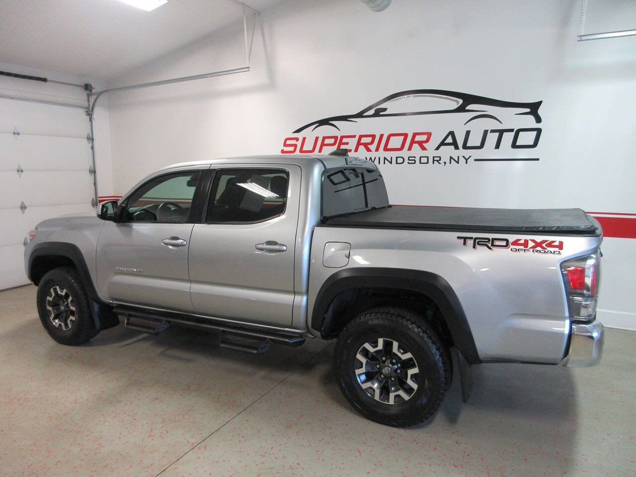 Used 2022 Toyota Tacoma TRD Off-Road AWD/4WD image 4