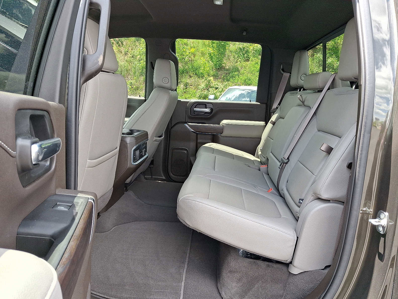 Used 2022 GMC Sierra 3500 SLT w/ SLT Premium Package AWD/4WD image 10