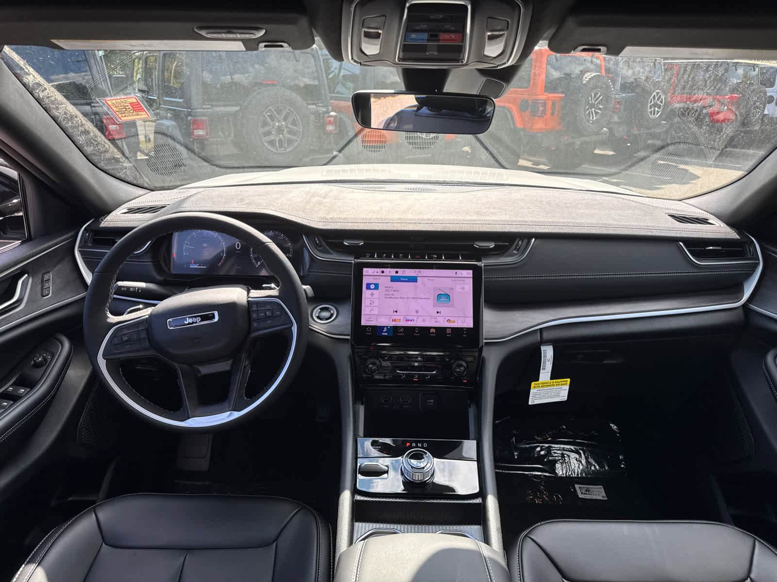 New 2025 Jeep Grand Cherokee Limited w/ Black Appearance Package image 33