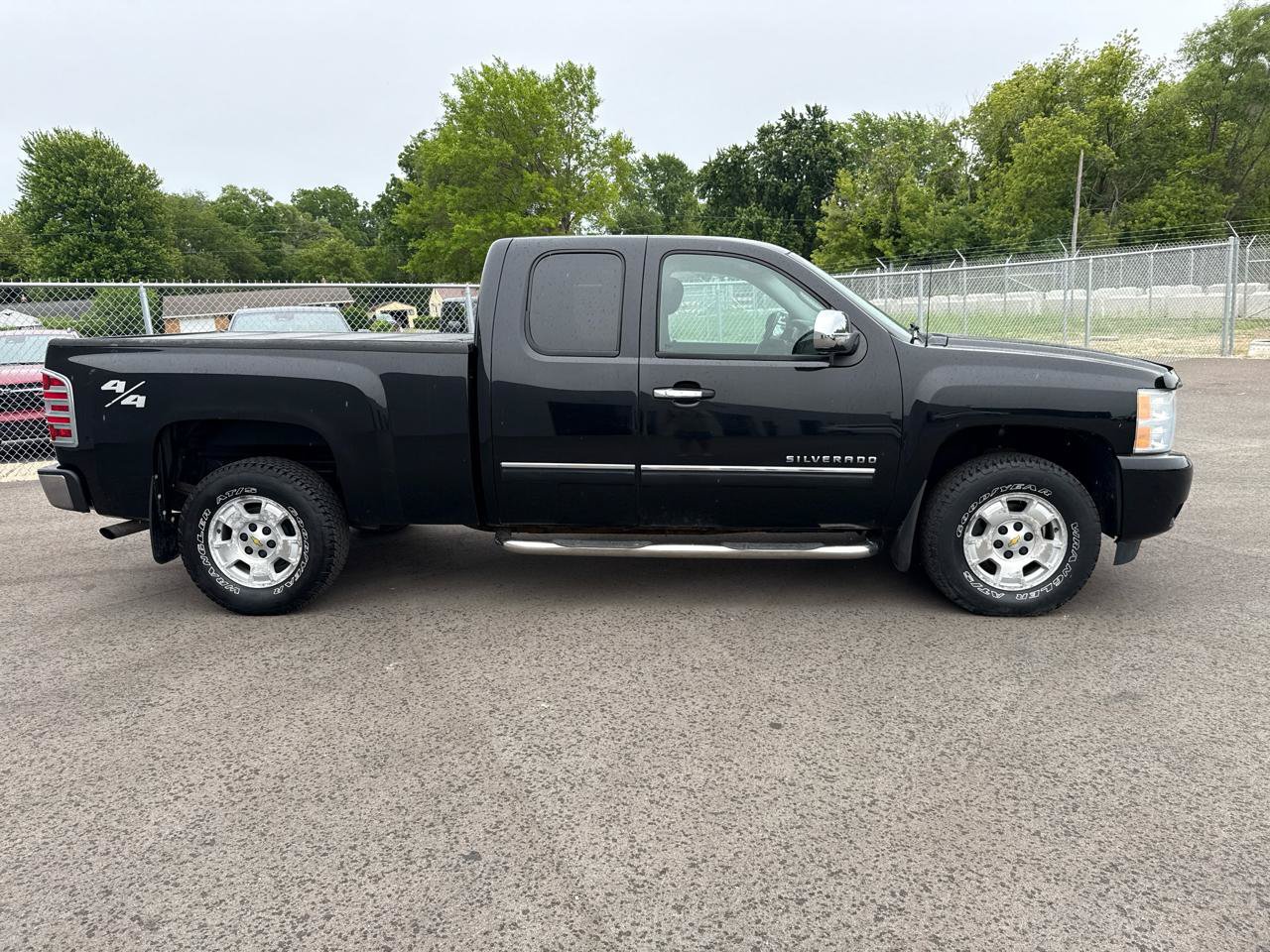Used 2011 Chevrolet Silverado 1500 LT w/ All-Star Edition AWD/4WD image 4