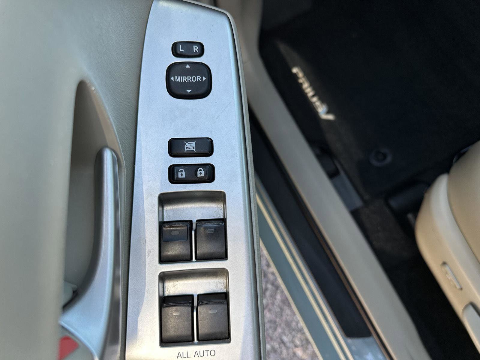 Used 2014 Toyota Prius V Three image 17