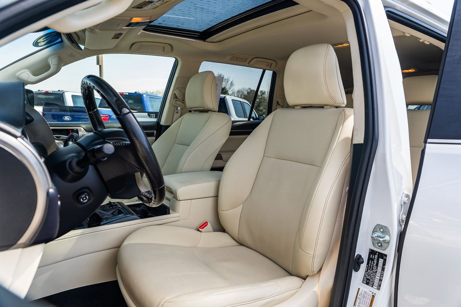 Used 2020 Lexus GX 460 Premium w/ Premium Package image 24