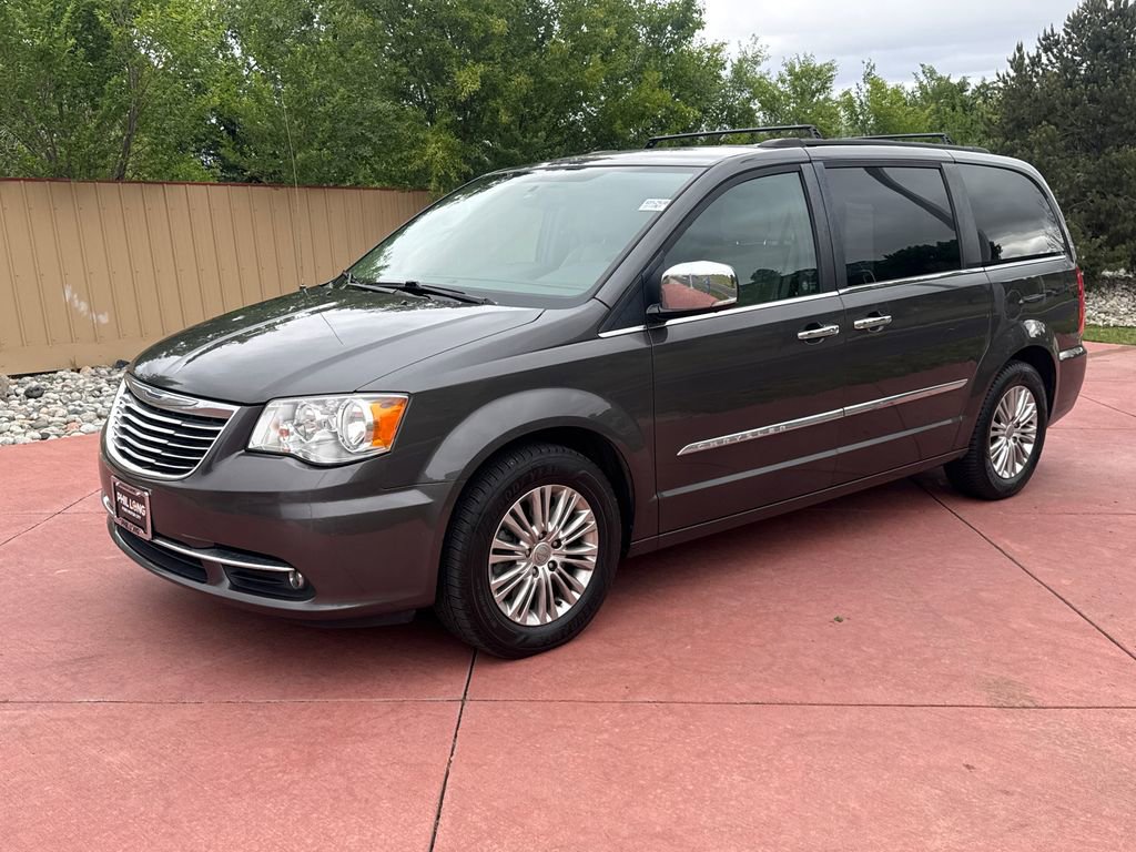 Used 2015 Chrysler Town & Country Touring-L w/ Driver Convenience Group FWD image 3