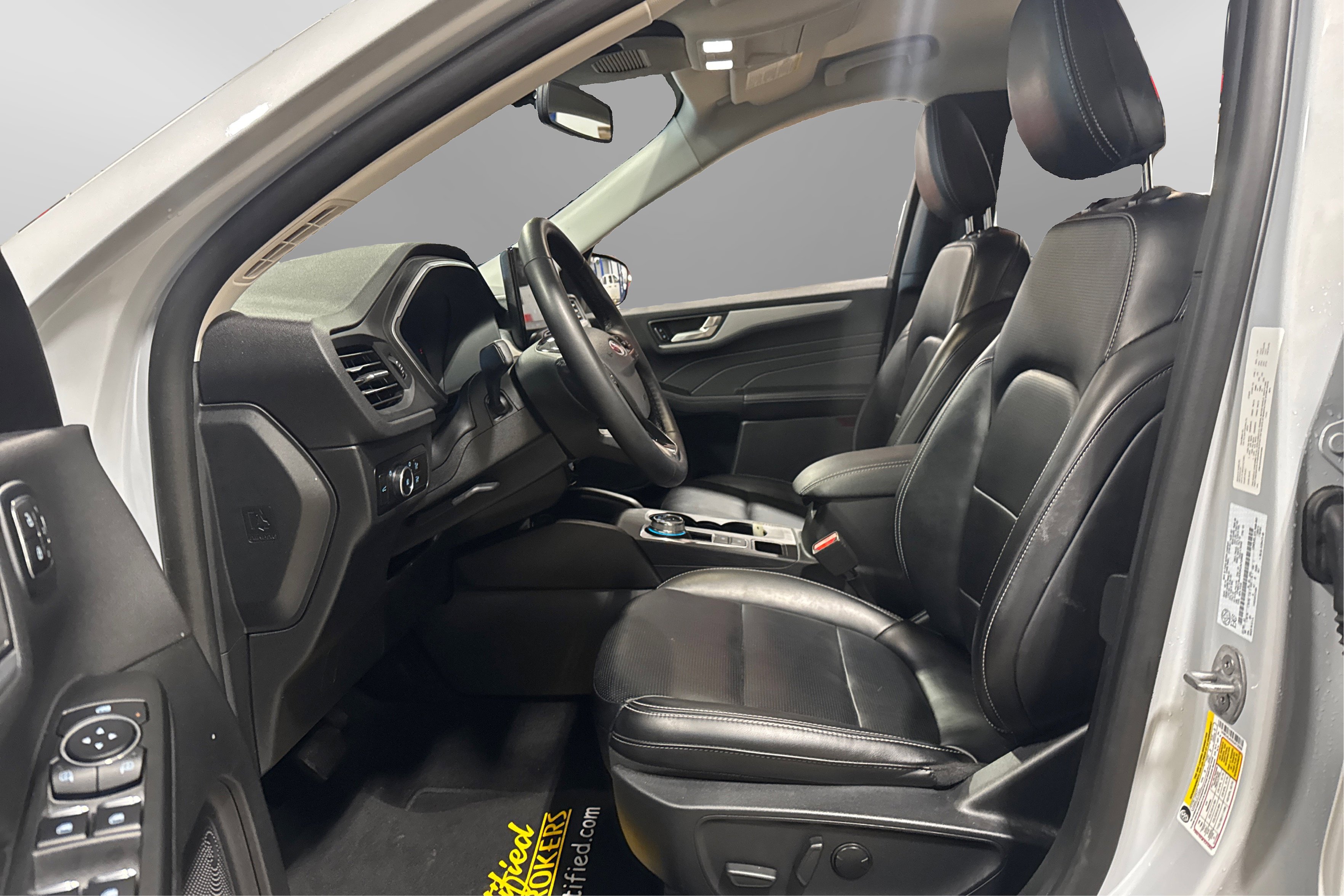 Used 2025 Ford Escape Platinum AWD/4WD image 18