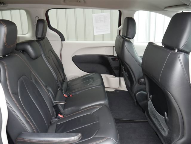 Used 2017 Chrysler Pacifica Touring-L image 26