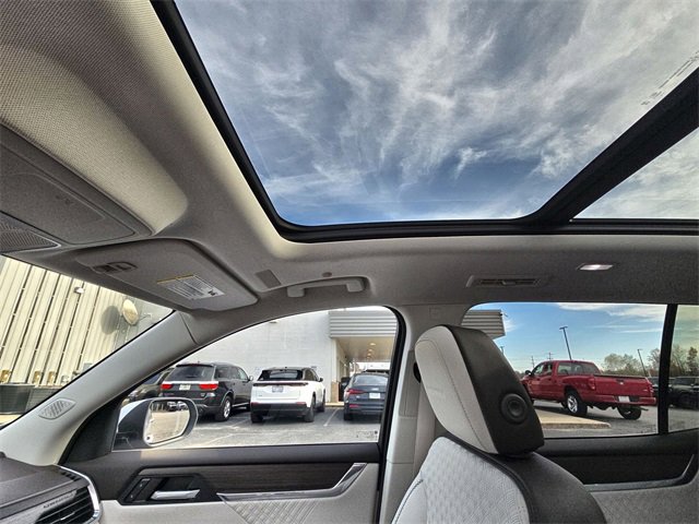 Used 2024 GMC Acadia Denali w/ Super Cruise Package image 26