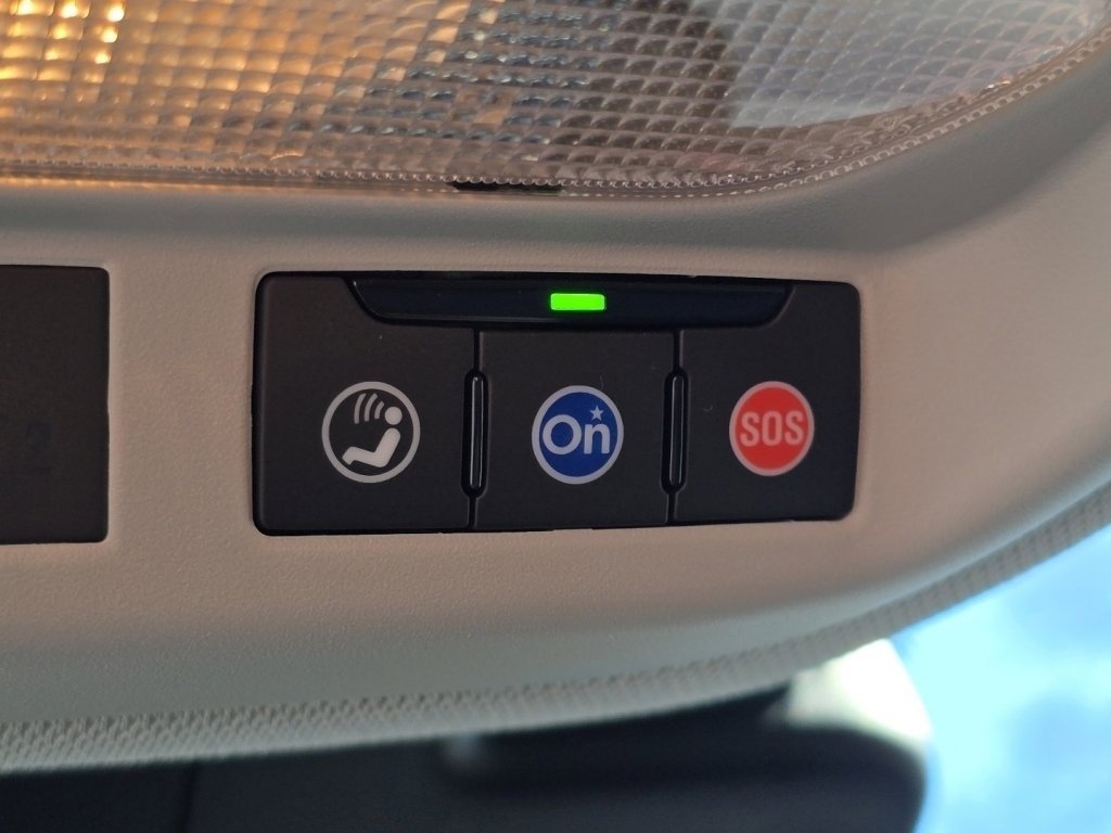 Used 2025 Chevrolet Trax ACTIV w/ Sunroof Package image 29