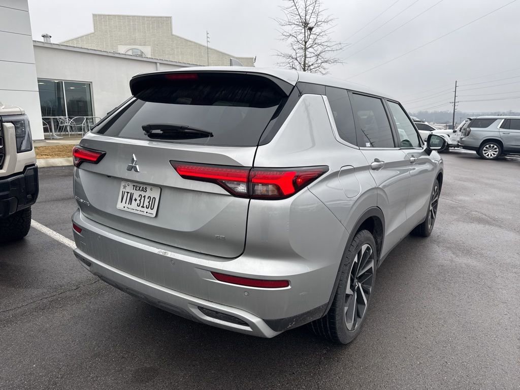 Used 2024 Mitsubishi Outlander SE image 8